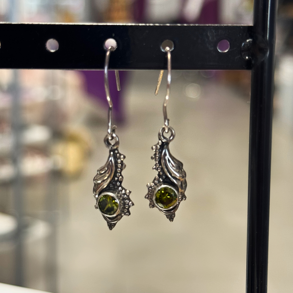 Conch Shell Peridot Earrings (Sterling Silver)